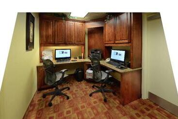 هتل Hilton Garden Inn Raleigh Capital Blvd I540