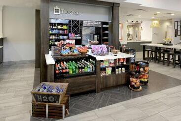 هتل Hilton Garden Inn Raleigh Capital Blvd I540