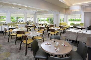 هتل Hilton Garden Inn Raleigh Capital Blvd I540