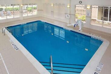 هتل Hilton Garden Inn Raleigh Capital Blvd I540