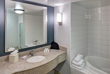 هتل Hilton Garden Inn Savannah Airport
