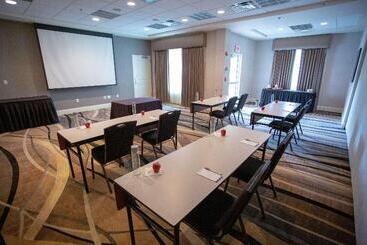 هتل Hilton Garden Inn Temple Medical Center