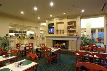 هتل Hilton Garden Inn Tulsa Airport