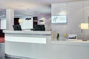 هتل Holiday Inn Express Amsterdam   Schiphol, An Ihg
