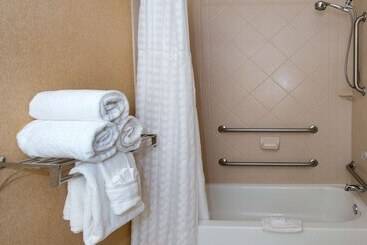 هتل Homewood Suites By Hilton Sarasota