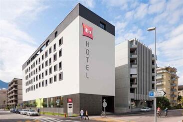 בית מלון כפרי Ibis Locarno