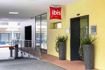 בית מלון כפרי Ibis Locarno