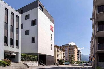 בית מלון כפרי Ibis Locarno