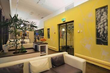 בית מלון כפרי Ibis Locarno