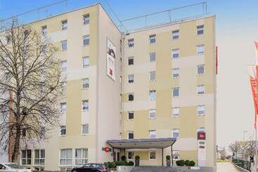 هتل Ibis Stuttgart Airport Messe