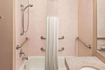 هتل La Quinta By Wyndham Houston Hobby Airport