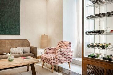 هتل NH Collection Madrid Palacio De Tepa