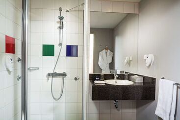 هتل Park Inn By Radisson Frankfurt Airport