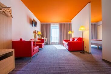 هتل Park Inn By Radisson Frankfurt Airport