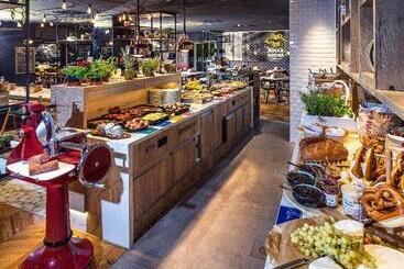 هتل Park Inn By Radisson Stuttgart