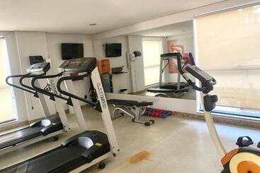 هتل Sun Square Suites