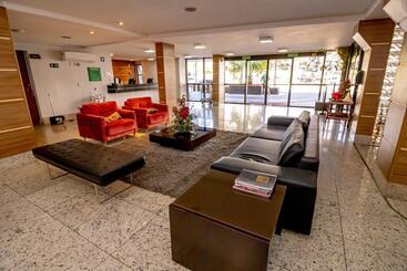 هتل Sun Square Suites