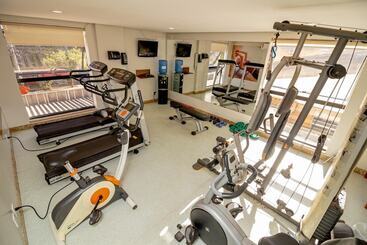 هتل Sun Square Suites