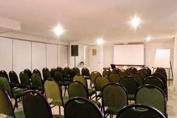 هتل Sun Square Suites