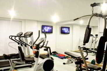 هتل Sun Square Suites