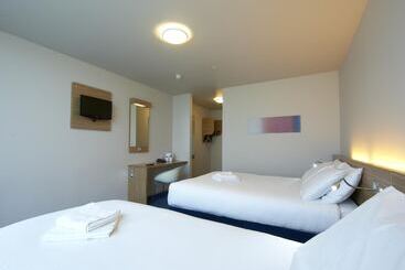 هتل Travelodge Limerick Castletroy