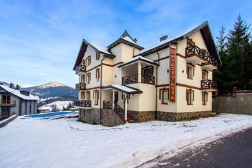 فندق князів двір