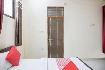 هتل Oyo 77842 Triveni Darshan