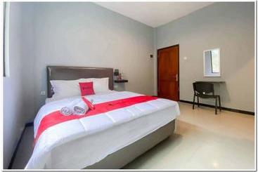 فندق Reddoorz Syariah Near T2 Juanda Airport 2