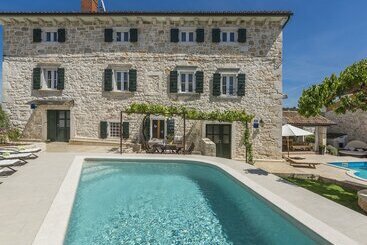 별장 Stone House With Private Pool For 10 People Near Porec