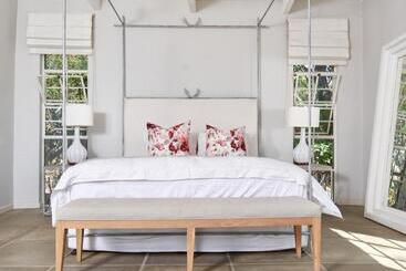 تختخواب و صبحانه White Light The Rooms   Adults Only