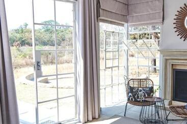 تختخواب و صبحانه White Light The Rooms   Adults Only