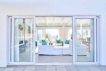تختخواب و صبحانه White Light The Rooms   Adults Only