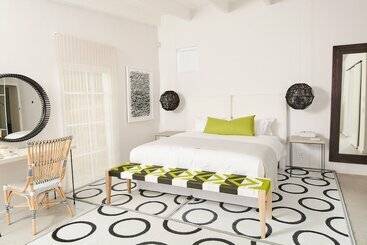 تختخواب و صبحانه White Light The Rooms   Adults Only