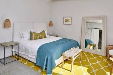 تختخواب و صبحانه White Light The Rooms   Adults Only
