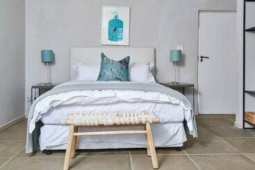 تختخواب و صبحانه White Light The Rooms   Adults Only