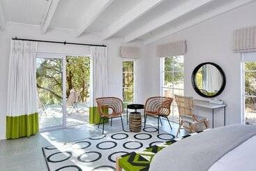 تختخواب و صبحانه White Light The Rooms   Adults Only