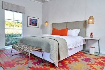 تختخواب و صبحانه White Light The Rooms   Adults Only