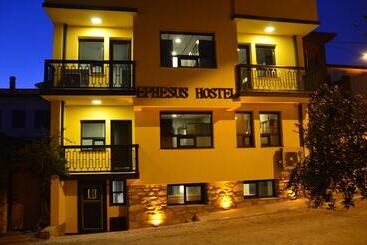 هاستل Agon Ephesus