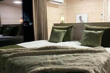 هتل Arctic Skylight Lodge