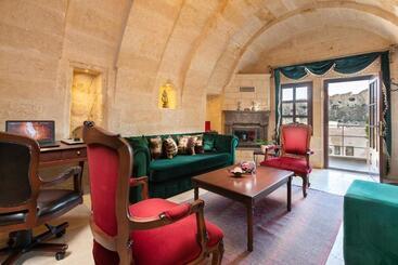 هتل Elysion Cave Suites
