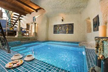 هتل Elysion Cave Suites