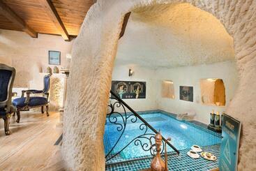 هتل Elysion Cave Suites
