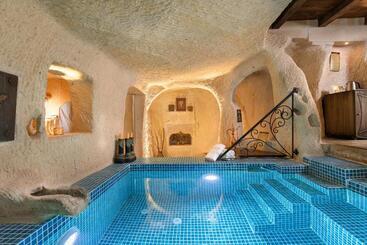 هتل Elysion Cave Suites