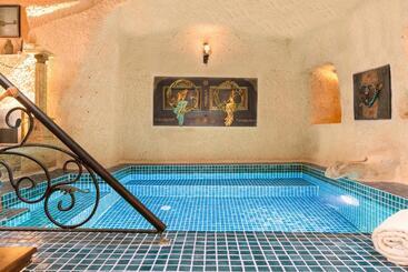 هتل Elysion Cave Suites