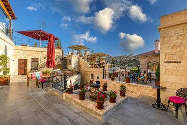 هتل Elysion Cave Suites