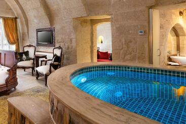 هتل Elysion Cave Suites