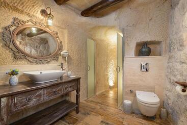 هتل Elysion Cave Suites