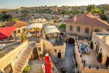 هتل Elysion Cave Suites