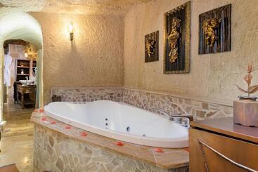 هتل Elysion Cave Suites