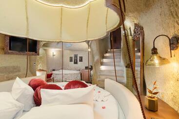هتل Elysion Cave Suites